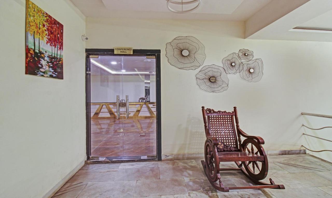Treebo The Boss Hotel Rāipur Екстериор снимка